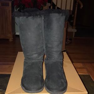 UGG Tall Bailey Bow in Black